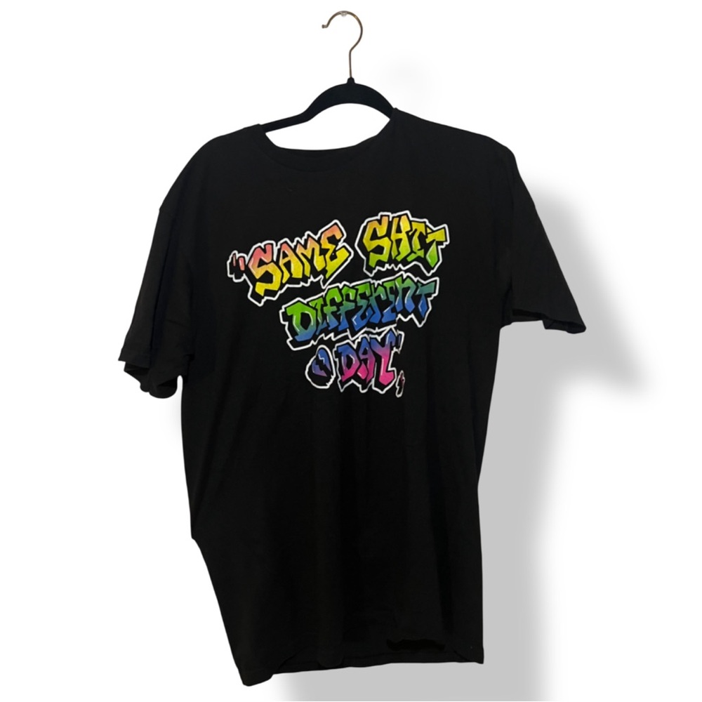 Fashion Nova Men Graphic T-Shirt “Same Sh*t Different Day” Black Size Large